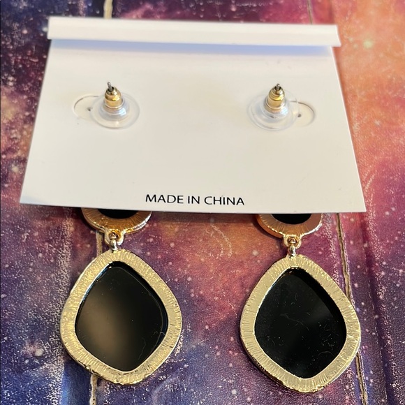 nOir Jewelry Blue and Green Iridescent Earrings NEW - Picture 2 of 2